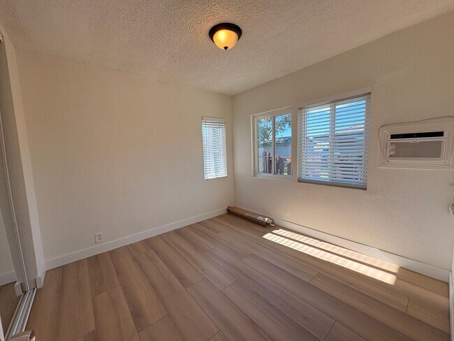 Building Photo - 15635 Curtis Ave