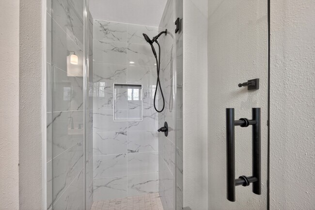 Building Photo - 5743 Ludington Dr