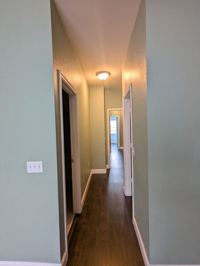 Building Photo - 2 Bedroom / 2.5 Bathroom Townhome – Magnolia Place