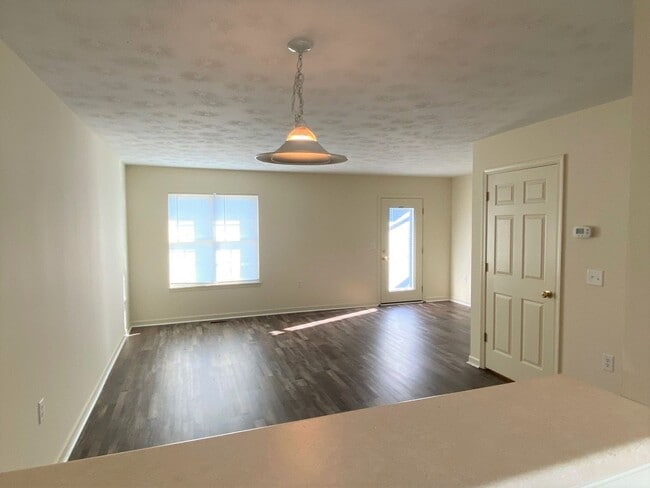 Building Photo - Spacious End Unit Townhouse with 2 Maste Suites 1920 Square Feet