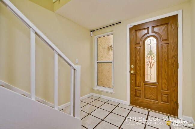 Building Photo - 520 S Cascade Terrace