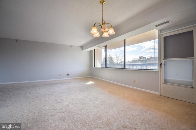 Building Photo - 3713 S George Mason Dr