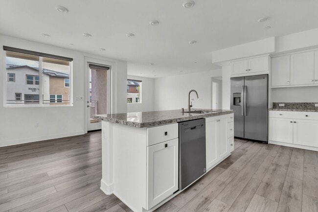 Building Photo - 1879 Union St