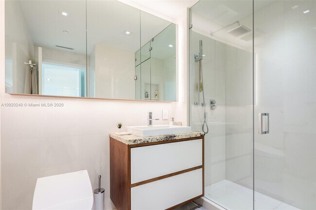 Building Photo - 360 Ocean Dr