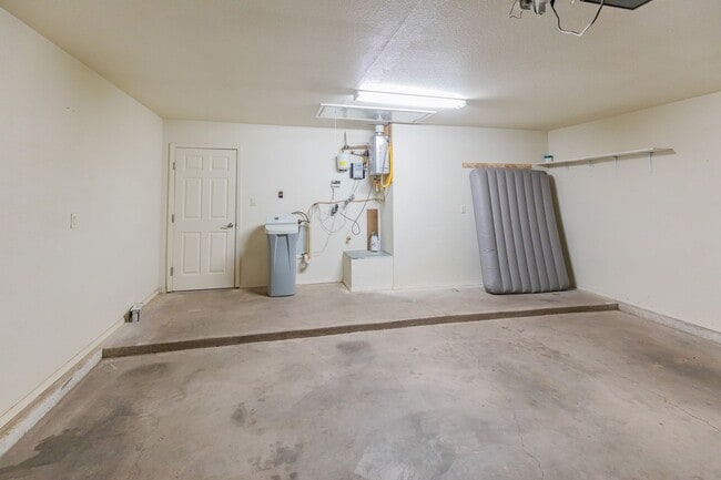 Building Photo - Beautiful Home W/Solar Panels