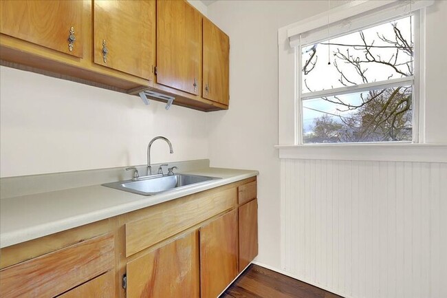 Building Photo - 2108 I St