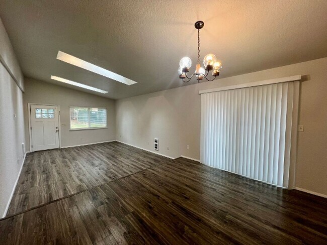 Building Photo - 8010 S Bicentennial Loop SE