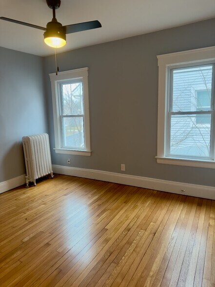 Middle Bedroom - 2407 Woodmere Dr