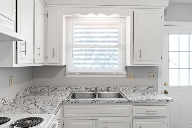 Building Photo - 144 Darlene Dr