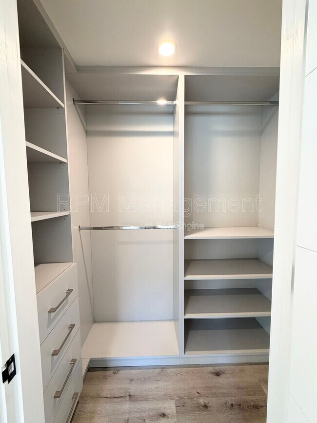 Building Photo - 5923 Laurel Canyon Blvd