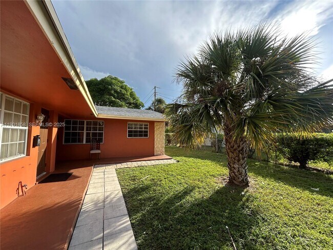 Building Photo - 5200 NW 17th Ct