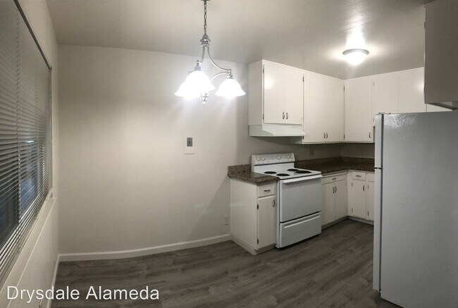 Building Photo - 2211 San Antonio Ave
