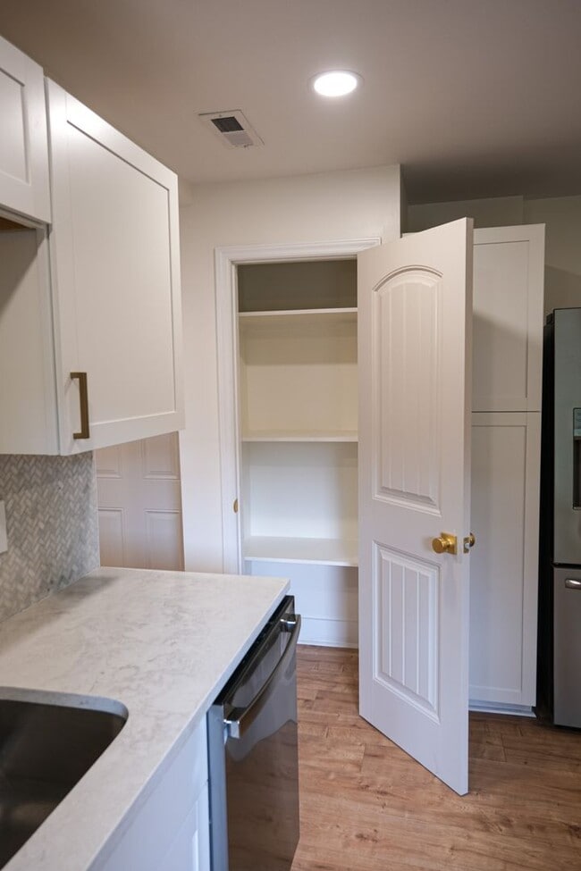 Building Photo - Charming 2BR/1BA Home in the West End Hist...