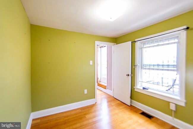 Building Photo - 2055 Catharine St