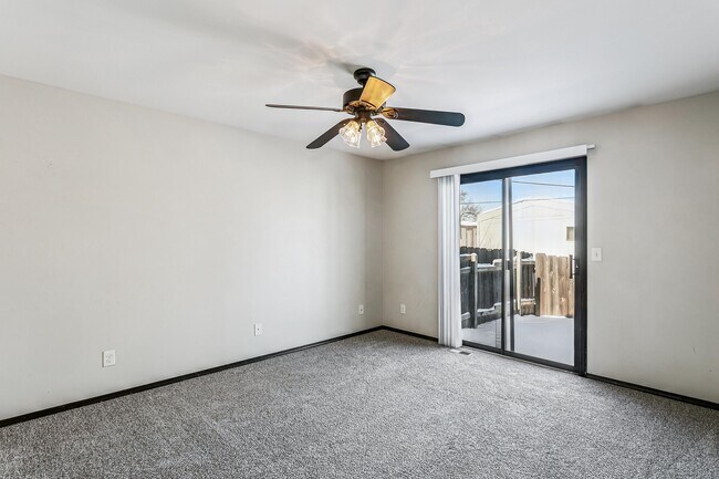 Building Photo - 318 Harvest Ln