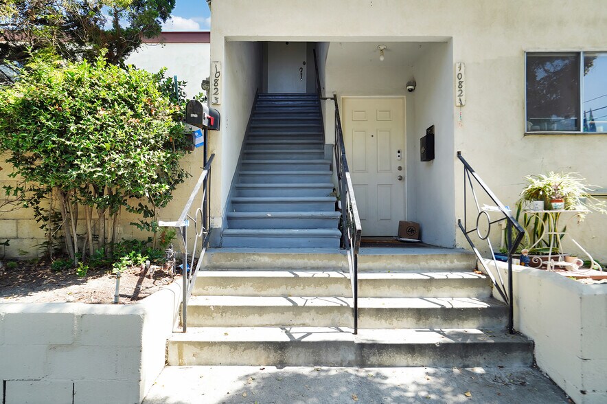 Building Photo - 10823 Camarillo St