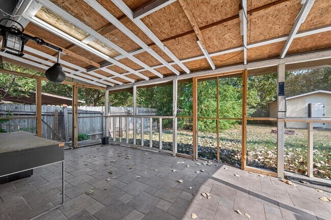 Building Photo - 10215 Missel Thrush Dr