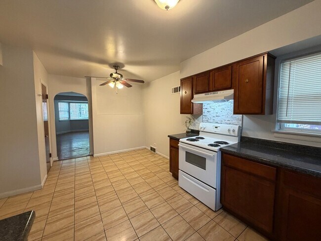 Building Photo - 312 E 83rd St