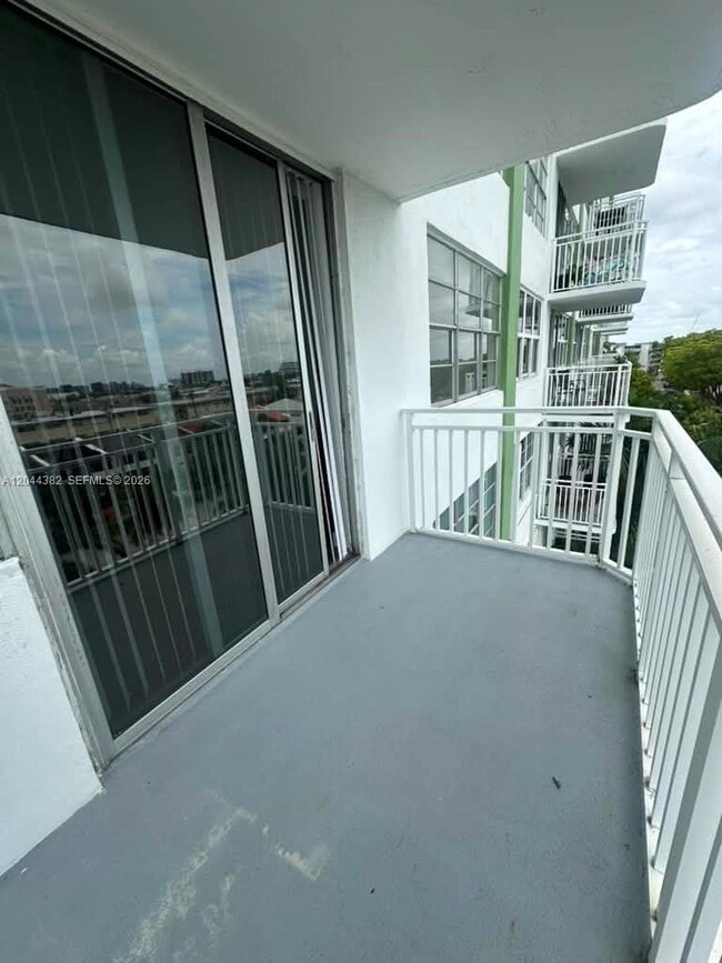 Building Photo - 2100 Sans Souci Blvd