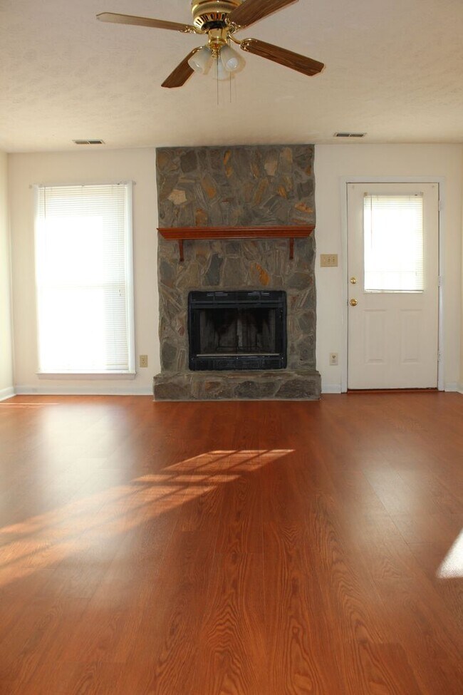 Building Photo - Newton Place