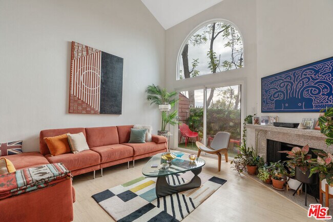 Primary Photo - 1979 Grace Ave