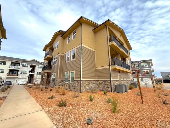 Building Photo - Desert Color Condo 2 bd, 2 bt, 1 Car Garage
