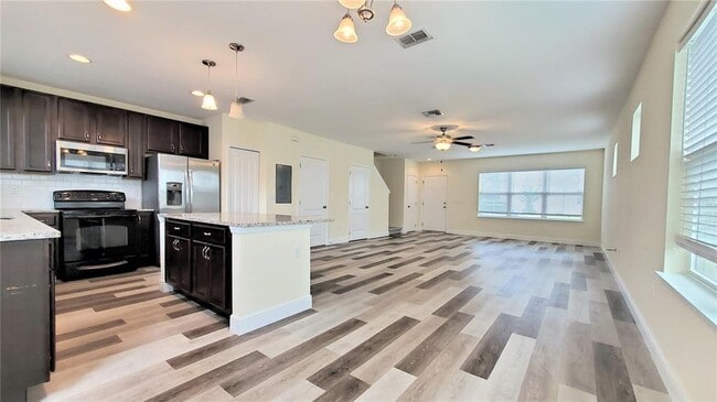 Building Photo - 3118 Camino Real Dr N