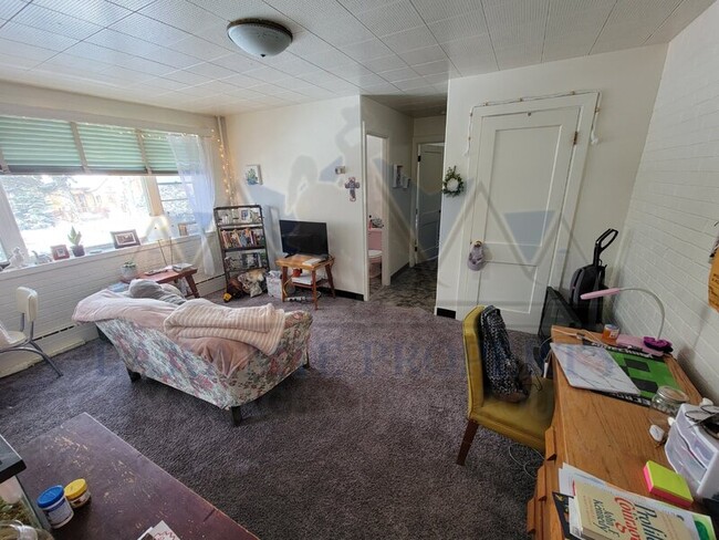 Building Photo - 309 S 10th St