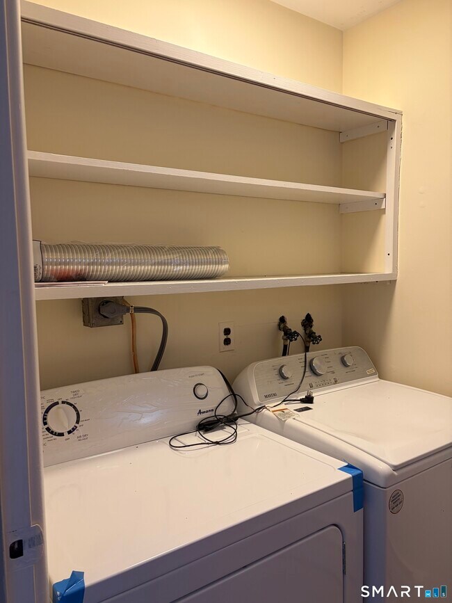 Building Photo - 53 1/2 Glenwood Ave