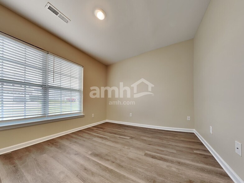 Building Photo - 425 Watershed Dr