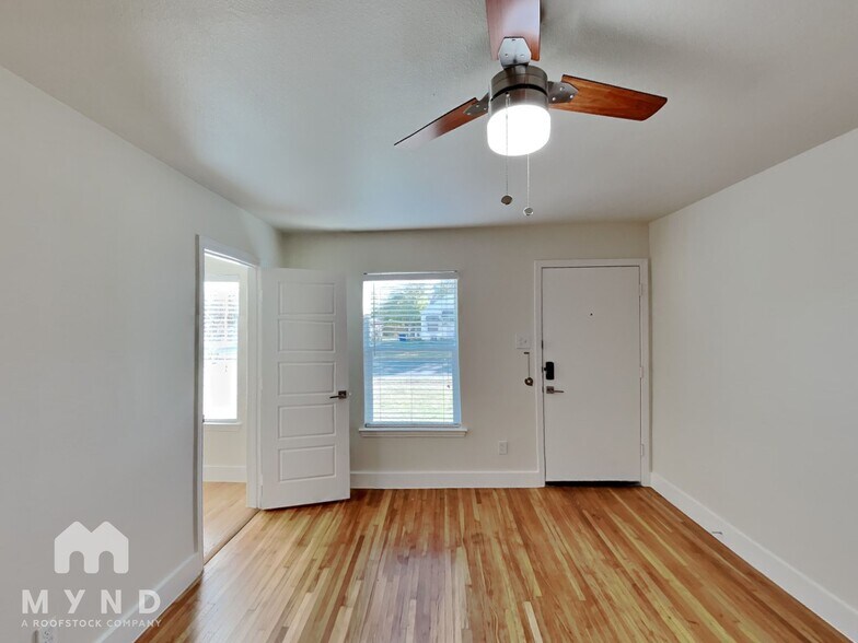 Building Photo - 3709 Mt Royal St