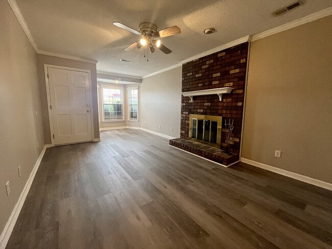 Building Photo - 220 Austinville Rd SW