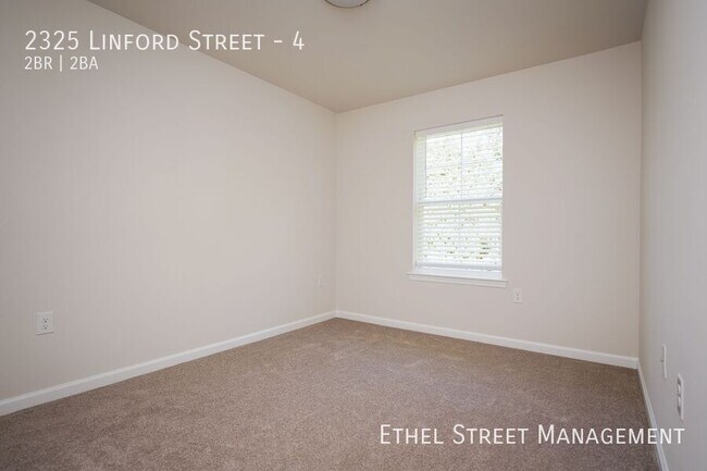 Building Photo - 2325 Linford St