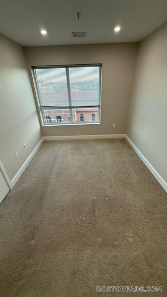 Building Photo - 75 S Main St