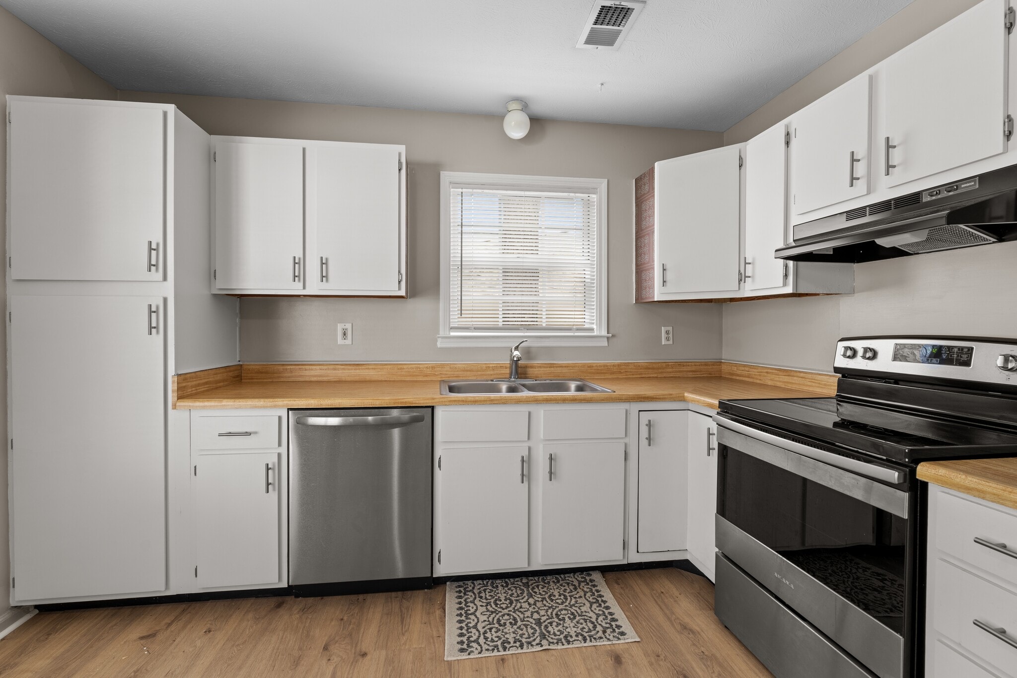 Building Photo - 2822 Airwood Dr