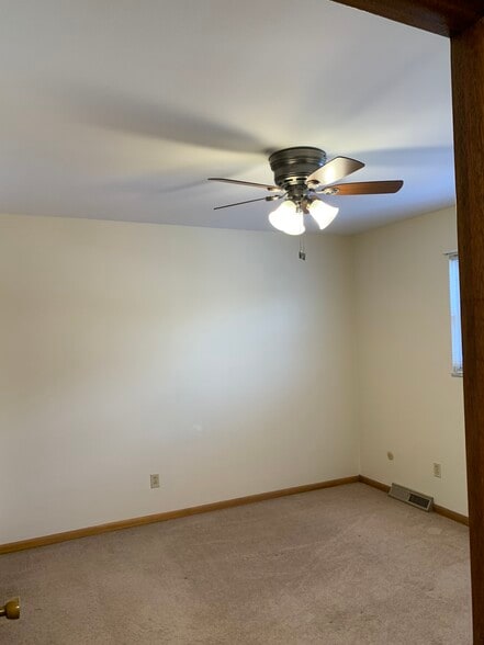 Bedroom - 5400 Beacon Hill Rd