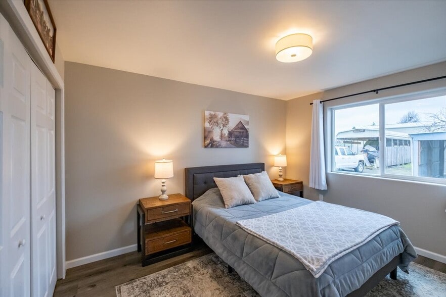 Building Photo - 365 S 15th St