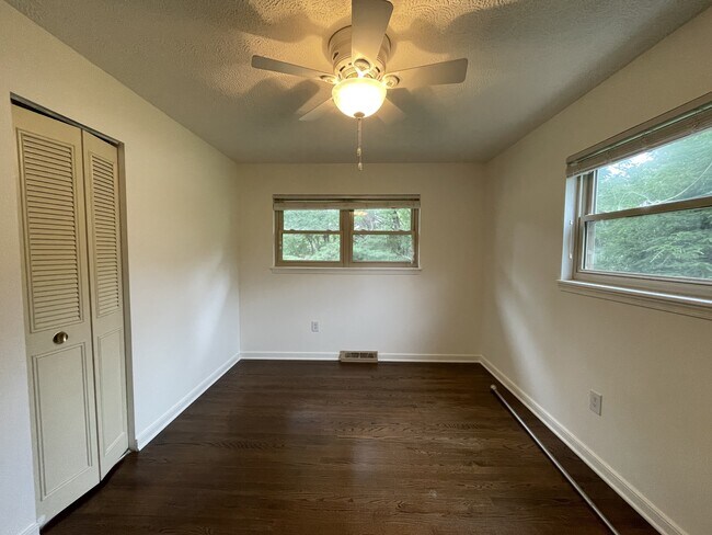 Building Photo - 1113 Craigmont Dr