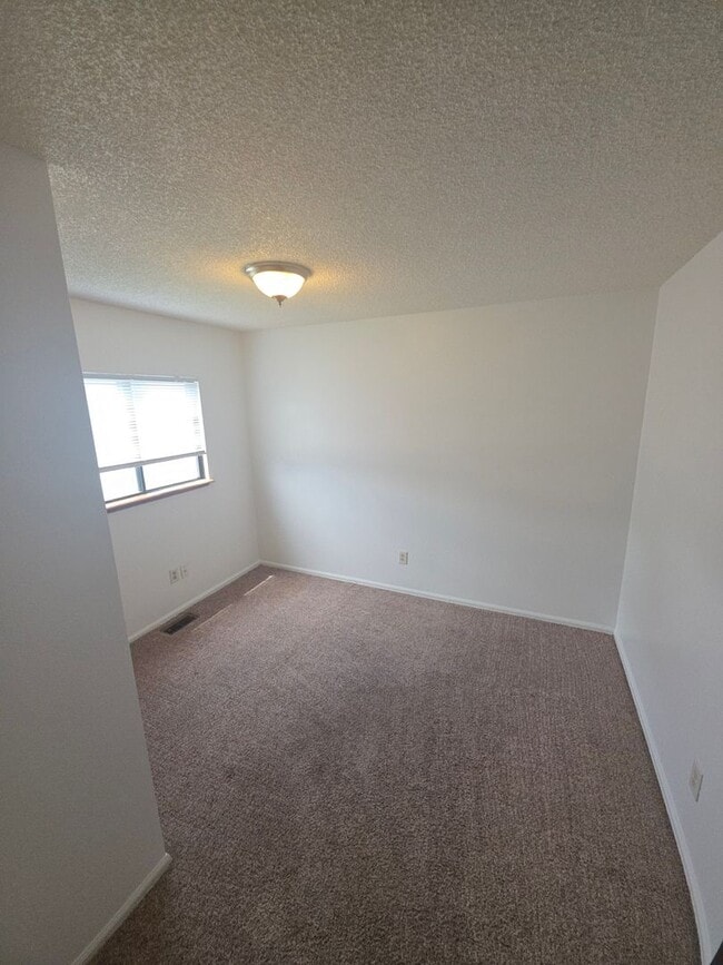 Building Photo - 3 Bedroom Apartment in FRUITA!!!