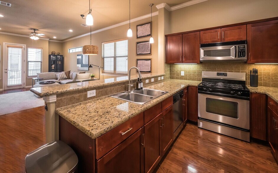 Building Photo - 1115 Kinney Ave