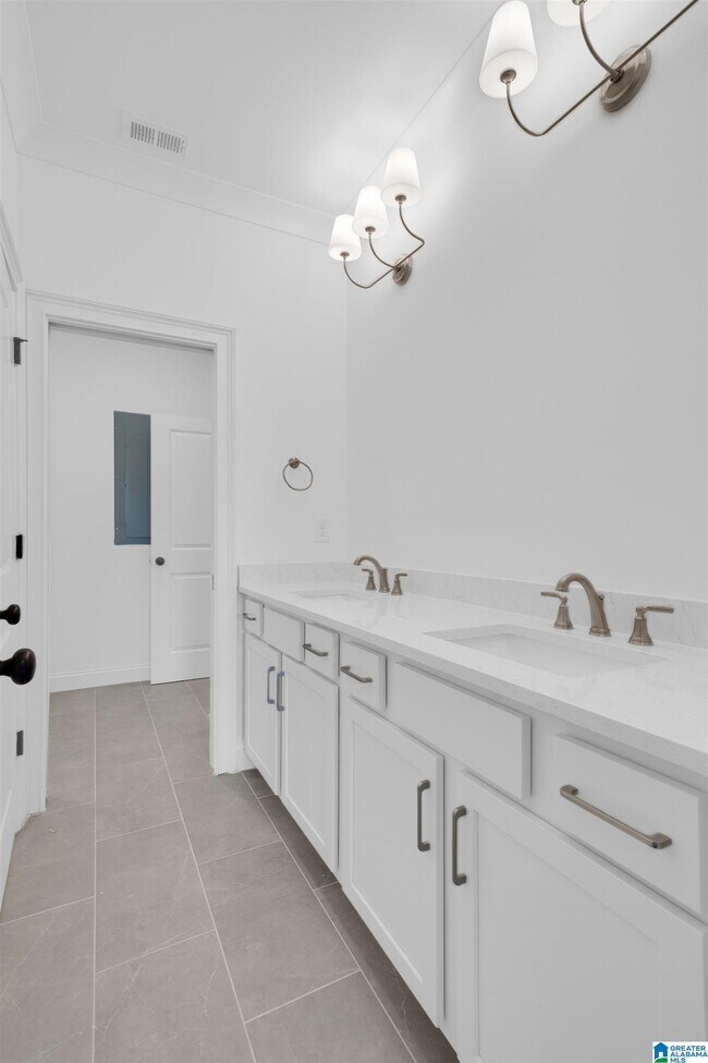 Building Photo - 4228 Oakview Ln