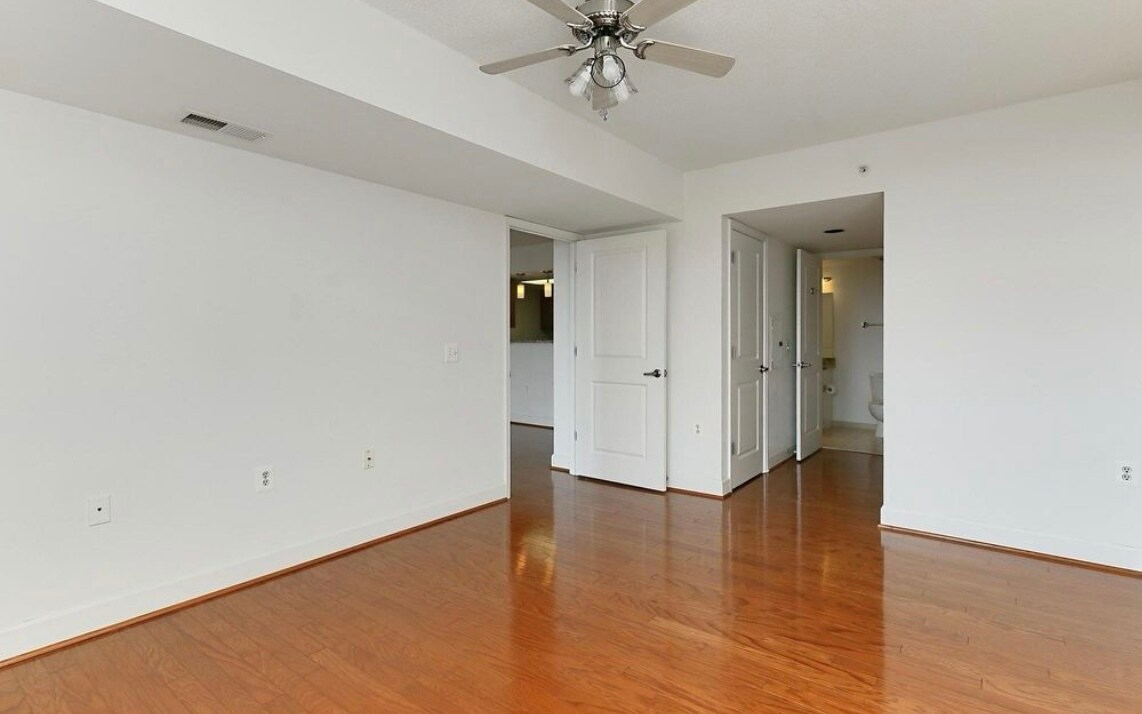 Building Photo - 11800 Sunset Hills Rd