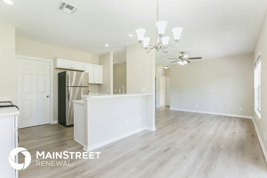 Building Photo - 1245 Amherst St E