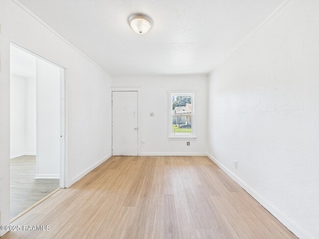 Building Photo - 711 E Lessley St