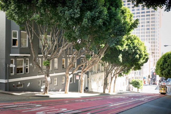 Building Photo - 634 Powell