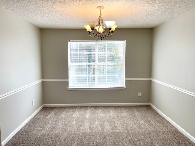 Building Photo - Welcome to this charming 3-bedroom, 2.5-ba...