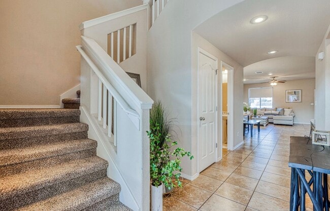 Building Photo - Westside area for Short or Long Term Rental (Completely Furnished) Beautiful 3 bed/2.5 baths plus...