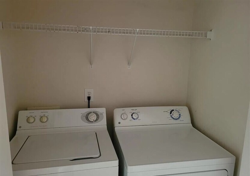 Building Photo - 414 Canyon Lake Cir