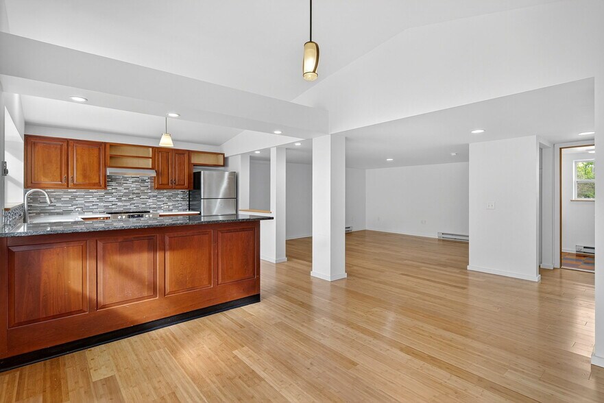 Building Photo - 321 N Fulton St