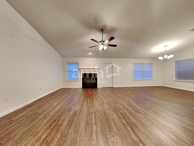 Building Photo - 279 Willow Green Dr